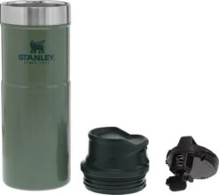 Stanley Trigger-Action Travel Mug 0.47L - Thermosfles - Hammertone Green -Koffiedrank Winkel 1200x1069