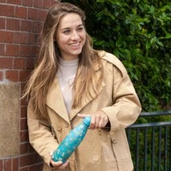 IZY Bottles X Van Gogh Museum - Amandelbloesem | 500 ML | Thermosfles | Drinkfles | Waterfles | Schoolfles | Isoleerfles | Beker | Drinkbeker | Koud | Warm | Fles | Back To School | 500ml -Koffiedrank Winkel 1200x1200 127