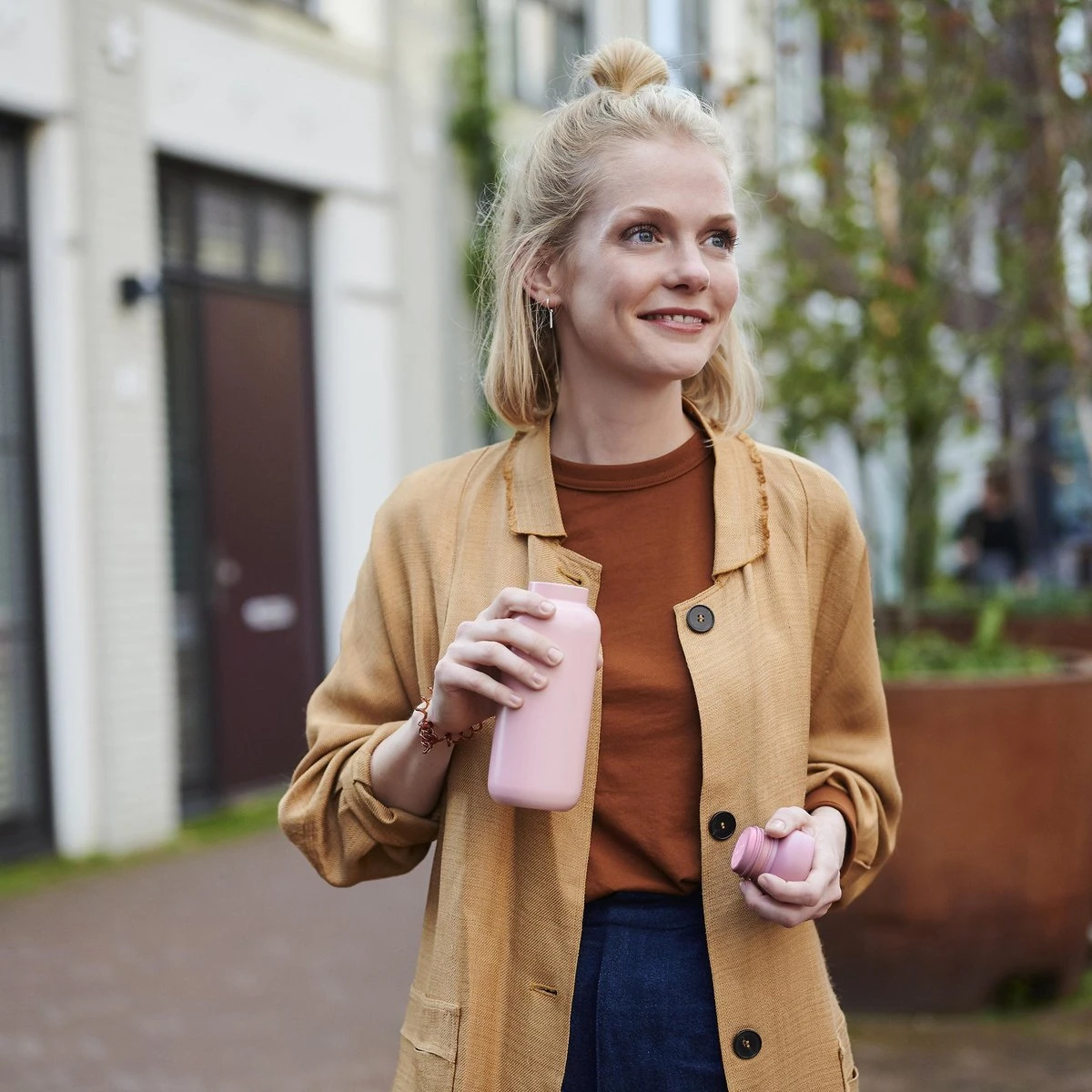 Mepal – Isoleerfles Ellipse 900 Ml – Houdt Je Drankje 12 Uur Warm En 24 Uur Koud – Nordic Pink – Geschikt Voor Bruiswater – Thermosfles – Lekdicht 6 Mepal – Isoleerfles Ellipse 900 Ml – Houdt Je Drankje 12 Uur Warm En 24 Uur Koud – Nordic Pink – Geschikt Voor Bruiswater – Thermosfles – Lekdicht - Afbeelding 6