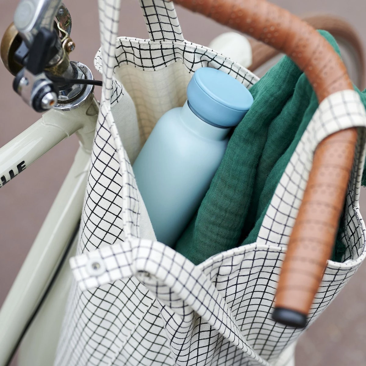 Mepal – Isoleerfles Ellipse 900 Ml – Houdt Je Drankje 12 Uur Warm En 24 Uur Koud – Nordic Pink – Geschikt Voor Bruiswater – Thermosfles – Lekdicht 7 Mepal – Isoleerfles Ellipse 900 Ml – Houdt Je Drankje 12 Uur Warm En 24 Uur Koud – Nordic Pink – Geschikt Voor Bruiswater – Thermosfles – Lekdicht - Afbeelding 7