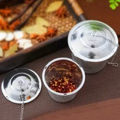 TeaLux 5-Delig RVS Theefilters Set Met Maatlepel En Lekbakjes En Knijper - Theezeef Voor Losse Thee En Kruiden - Tea InfuserStrainer Giftset - Verse Thee FilterZeef Cadeau Pakket - Kruidenbuiltje Ei Met Onderzetters - Geschenkset -Koffiedrank Winkel 1200x1200 593