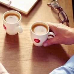 Douwe Egberts Aroma Rood Sticks Oploskoffie - 6 X 25 Zakjes 10 Douwe Egberts Aroma Rood Sticks Oploskoffie - 6 X 25 Zakjes -Koffiedrank Winkel 1200x1200 650