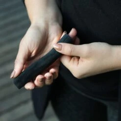 Black + Blum Binchotan Active Charcoal For Eau Good Water Bottles 4-pack -Koffiedrank Winkel 1200x1200 95