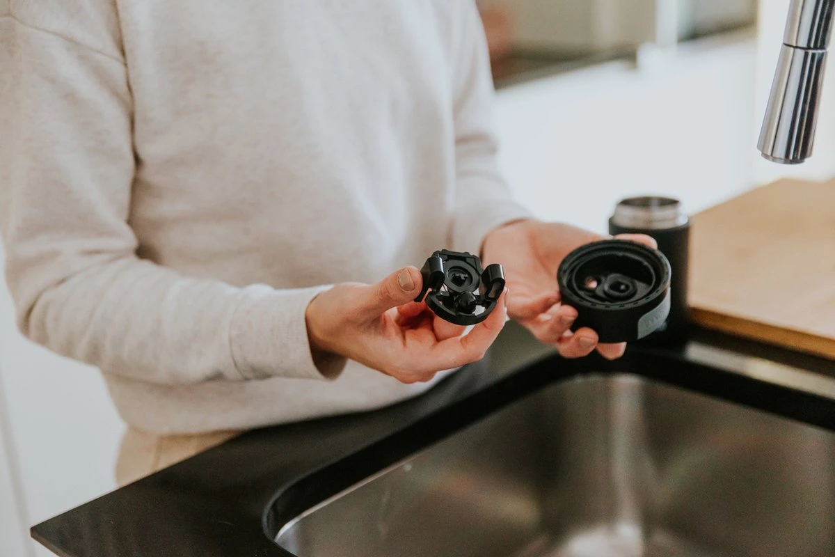 Kambukka Olympus Thermosbeker 300 Ml - Makkelijk Reinigen - Lekvrije Koffiebeker - RVS - Jet Black 4 Kambukka Olympus Thermosbeker 300 Ml - Makkelijk Reinigen - Lekvrije Koffiebeker - RVS - Jet Black - Afbeelding 4