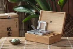 Bredemeijer - Theedoos Naturel Bamboe +4 Blikjes +lepel -Koffiedrank Winkel 1200x800 82