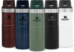 Stanley Trigger-Action Travel Mug 0.47L - Thermosfles - Hammertone Green -Koffiedrank Winkel 1200x846