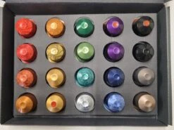 Koffie Proeverij Pakket Met 20 Stuks Verschillende Smaken En Mystery Card 'Enjoy The Sweet Moment' Met Persoonlijke (video) Boodschap | Verjaardag | Sinterklaas | Kerstpakket | Vaderdag | Moederdag | Jubileum | Valentijnsdag -Koffiedrank Winkel 1200x899 11