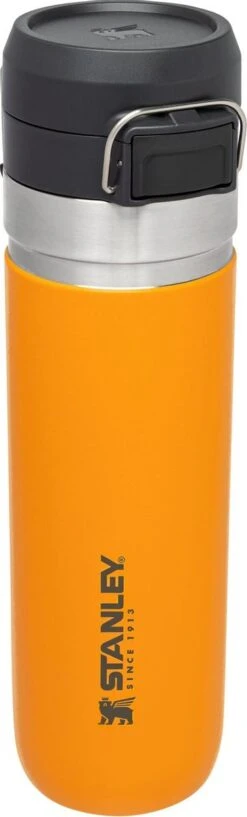 Stanley The Quick Flip Water Bottle 0,70L - Thermosfles - Saffron -Koffiedrank Winkel 363x1200