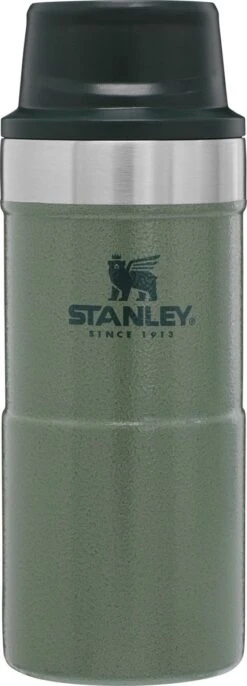 Stanley Trigger-Action Travel Mug 0.35L - Thermosfles - Hammertone Green 31 Stanley Trigger-Action Travel Mug 0.35L - Thermosfles - Hammertone Green -Koffiedrank Winkel 432x1200