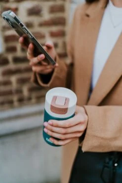 Kambukka Olympus Thermosbeker 300 Ml - Makkelijk Reinigen - Lekvrije Koffiebeker - RVS - Enchanted Forest 23 Kambukka Olympus Thermosbeker 300 Ml - Makkelijk Reinigen - Lekvrije Koffiebeker - RVS - Enchanted Forest -Koffiedrank Winkel 800x1200 27