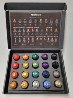 Koffie Proeverij Pakket Met 20 Stuks Verschillende Smaken En Mystery Card 'Enjoy The Sweet Moment' Met Persoonlijke (video) Boodschap | Verjaardag | Sinterklaas | Kerstpakket | Vaderdag | Moederdag | Jubileum | Valentijnsdag -Koffiedrank Winkel 899x1200 12